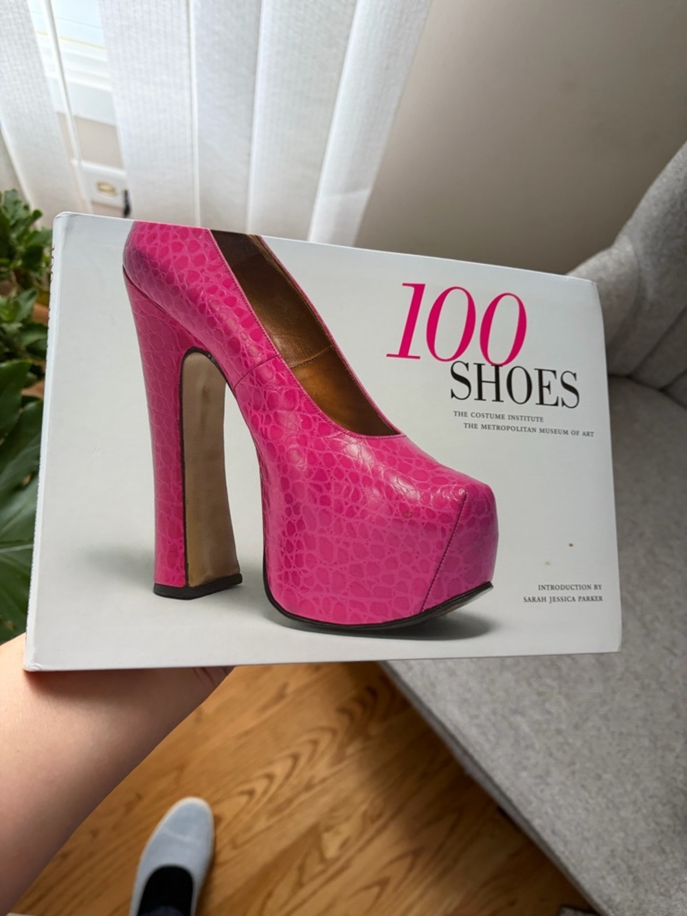100 Shoes – The Metropolitan Museum of Art (Fashion Coffee Table Book - Picture 2 of 6